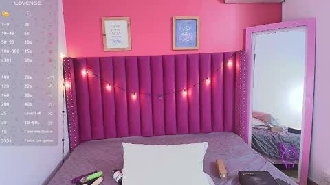 Snapshot of playfuljust_18 chatting on 12.30.24 SAMARA online show from 12.30.24