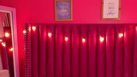 Snapshot of playfuljust_18 chatting on 02.14.25 SAMARA online show from 02.14.25