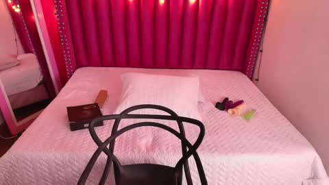 Snapshot of playfuljust_18 chatting on 02.14.25 SAMARA online show from 02.14.25