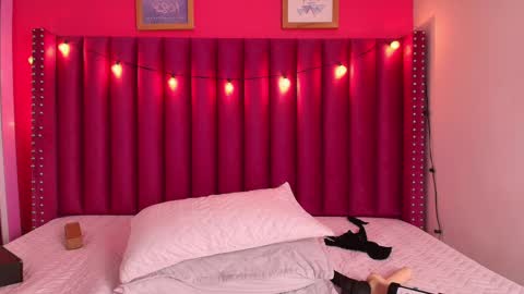 Snapshot of playfuljust_18 chatting on 02.14.25 SAMARA online show from 02.14.25