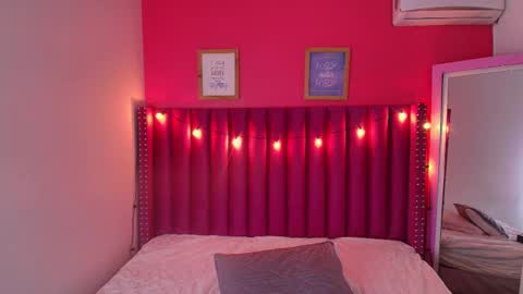 Snapshot of playfuljust_18 chatting on 02.15.25 SAMARA online show from 02.15.25