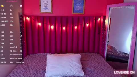 Snapshot of playfuljust_18 chatting on 02.19.25 SAMARA online show from 02.19.25