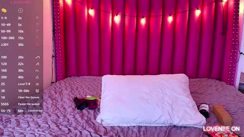 Snapshot of playfuljust_18 chatting on 02.19.25 SAMARA online show from 02.19.25