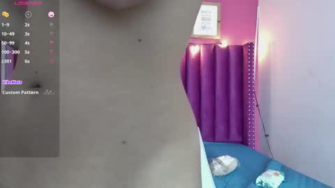 Snapshot of playfuljust_18 chatting on 09.26.25 SAMARA online show from 09.26.25