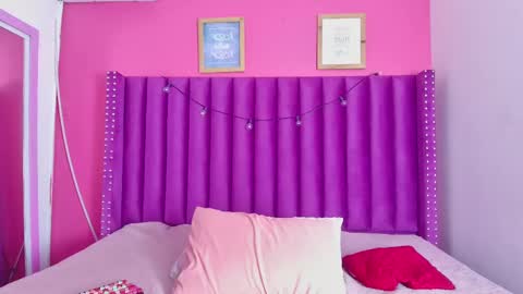 Snapshot of playfuljust_18 chatting on 11.19.25 SAMARA online show from 11.19.25