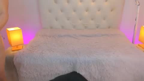 Snapshot of playfullmaniac chatting on 12.31.24 jen online show from 12.31.24