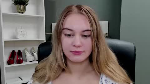 Valeria online show from 11.23.25