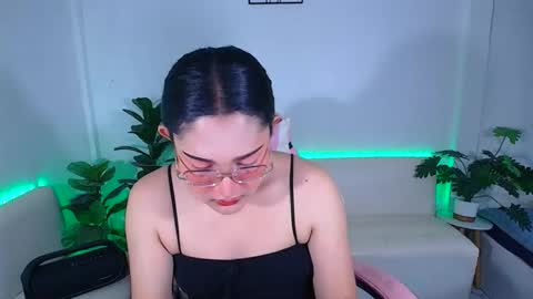Ploysai online show from 10.15.25