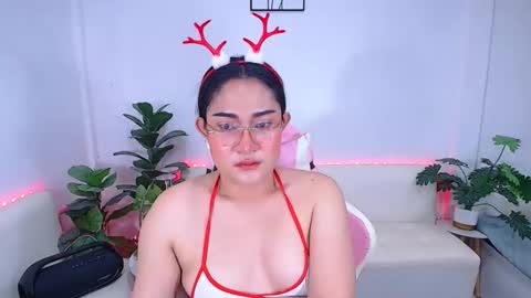 Snapshot of ploysaithailand chatting on 10.30.25 Ploysai online show from 10.30.25