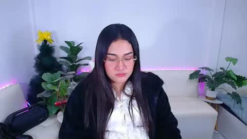 Snapshot of ploysaithailand chatting on 11.29.25 Ploysai online show from 11.29.25