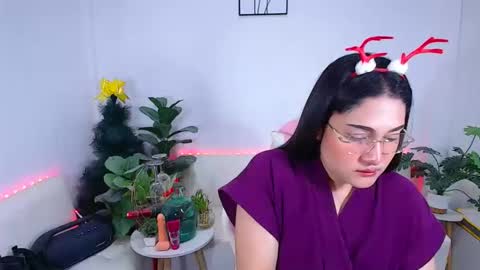 Snapshot of ploysaithailand chatting on 11.30.25 Ploysai online show from 11.30.25