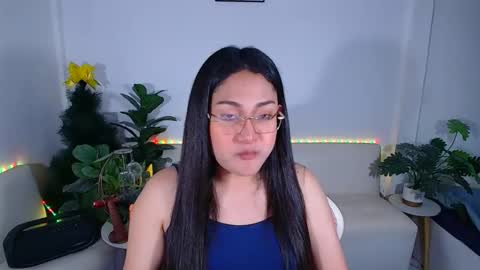 Snapshot of ploysaithailand chatting on 12.15.25 Ploysai online show from 12.15.25