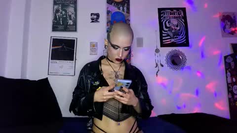 Snapshot of plutonbluemoon_999 chatting on 10.23.25 online show from 10.23.25