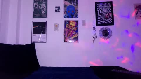 Snapshot of plutonbluemoon_999 chatting on 10.29.25 online show from 10.29.25