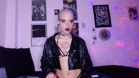 Snapshot of plutonbluemoon_999 chatting on 11.06.25 online show from 11.06.25