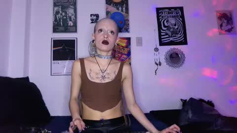 Snapshot of plutonbluemoon_999 chatting on 11.06.25 online show from 11.06.25