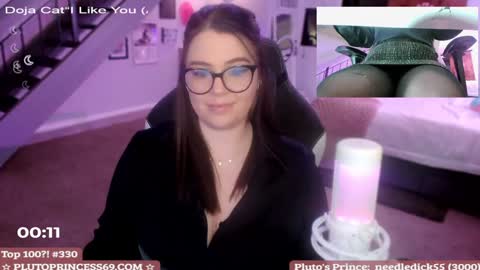 Snapshot of plutoprincess69 chatting on 02.04.25 Pluto Princess online show from 02.04.25