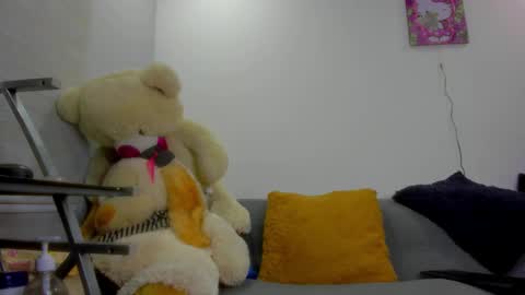 Snapshot of pocahontas_d chatting on 09.17.25 catalina online show from 09.17.25