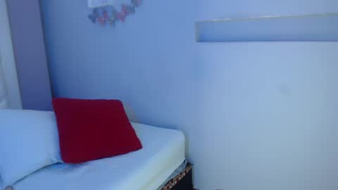 Snapshot of pocahontas_moon chatting on 09.13.25 Pocahontas online show from 09.13.25