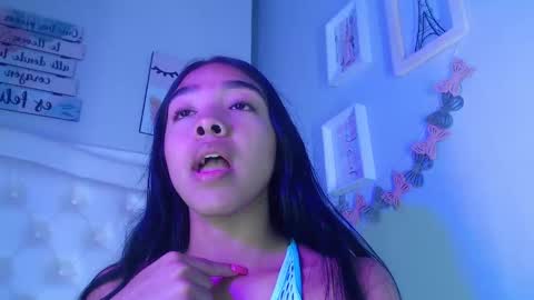 Snapshot of pocahontas_moon chatting on 09.22.25 Pocahontas online show from 09.22.25