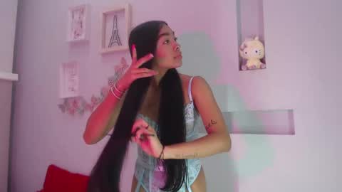 Snapshot of pocahontas_moon chatting on 09.23.25 Pocahontas online show from 09.23.25