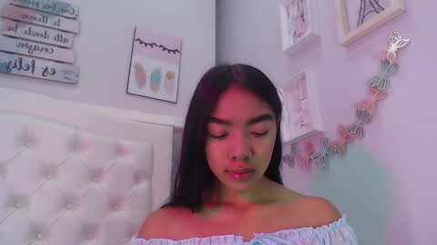 Snapshot of pocahontas_moon chatting on 09.26.25 Pocahontas online show from 09.26.25