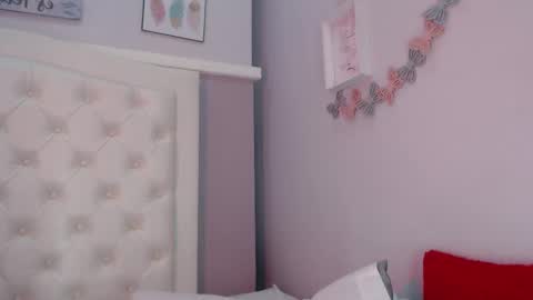 Snapshot of pocahontas_moon chatting on 09.27.25 Pocahontas online show from 09.27.25