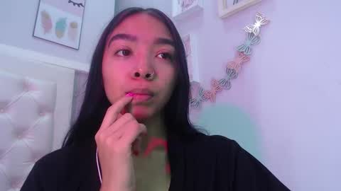 Snapshot of pocahontas_moon chatting on 09.29.25 Pocahontas online show from 09.29.25