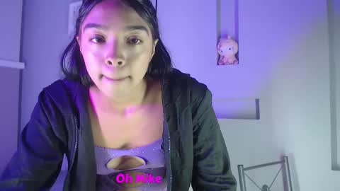 Snapshot of pocahontas_moon chatting on 10.18.25 Pocahontas online show from 10.18.25