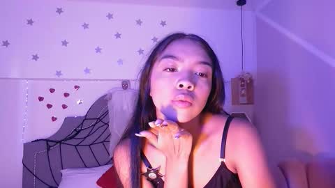 Snapshot of pocahontas_moon chatting on 10.30.25 Pocahontas online show from 10.30.25