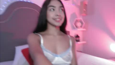 Snapshot of pocahontas_moon chatting on 11.21.25 Pocahontas online show from 11.21.25