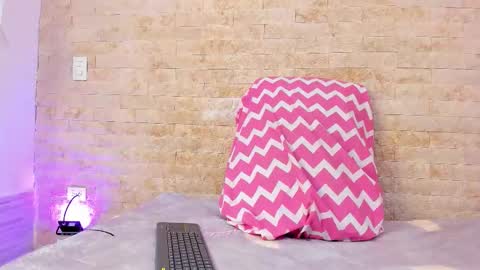 Snapshot of pocahontas_pow chatting on 11.12.25 Pocahontas online show from 11.12.25