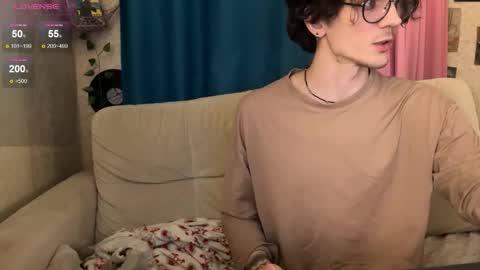 Snapshot of pocket_lovers chatting on 12.01.25 Cute Sofia and Handsome Richy online show from 12.01.25