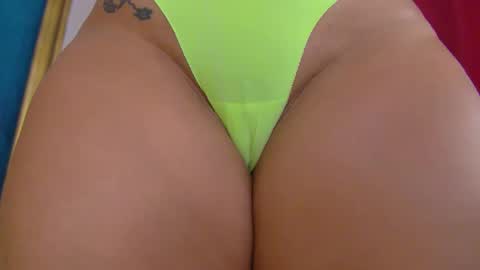 Snapshot of poison_milf_ chatting on 09.21.25 poison_milf_ online show from 09.21.25