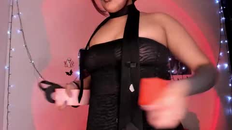 Willow                      Hours 12pm to 630pm Colombian time FRIDAY AND SUNDAY FREE DAYS online show from 10.16.25