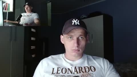Snapshot of poliglotjoe chatting on 09.30.25 Poliglot online show from 09.30.25