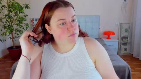 Snapshot of polinasallivan chatting on 06.16.26 Polina online show from 06.16.26