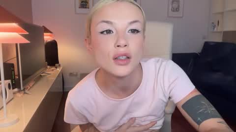 Snapshot of polino4ka69 chatting on 10.17.25 polino4ka69 online show from 10.17.25