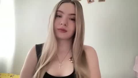 Snapshot of polishangel222 chatting on 02.22.26 polishangel222 online show from 02.22.26