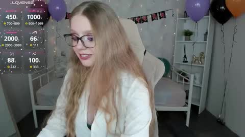 Polly  online show from 11.04.25