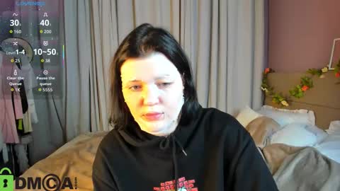 Snapshot of polly__mayer chatting on 10.12.25 Polly online show from 10.12.25
