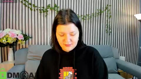 Snapshot of polly__mayer chatting on 11.03.25 Polly online show from 11.03.25