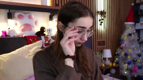 Polly online show from 12.23.25