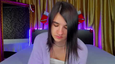 Snapshot of polly_love_ chatting on 12.15.25 Polly online show from 12.15.25