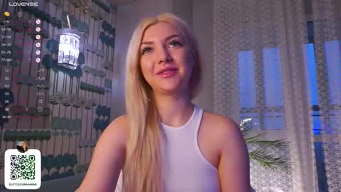 Snapshot of pollybun chatting on 12.04.25 Anna online show from 12.04.25