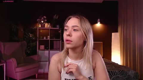 Snapshot of pooja_hegde chatting on 10.15.25 Eva online show from 10.15.25