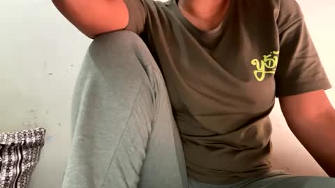 Snapshot of poonam_20 chatting on 03.10.25 poonam_20 online show from 03.10.25