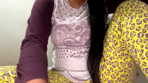 Snapshot of poonam_20 chatting on 03.11.25 poonam_20 online show from 03.11.25