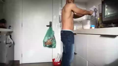 Snapshot of poormanbr chatting on 10.19.25 poormanbr online show from 10.19.25