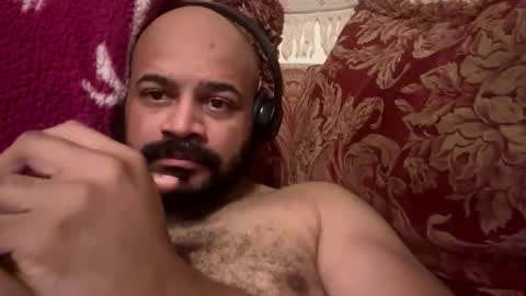 Snapshot of popfizzt chatting on 11.22.25 popfizzt online show from 11.22.25